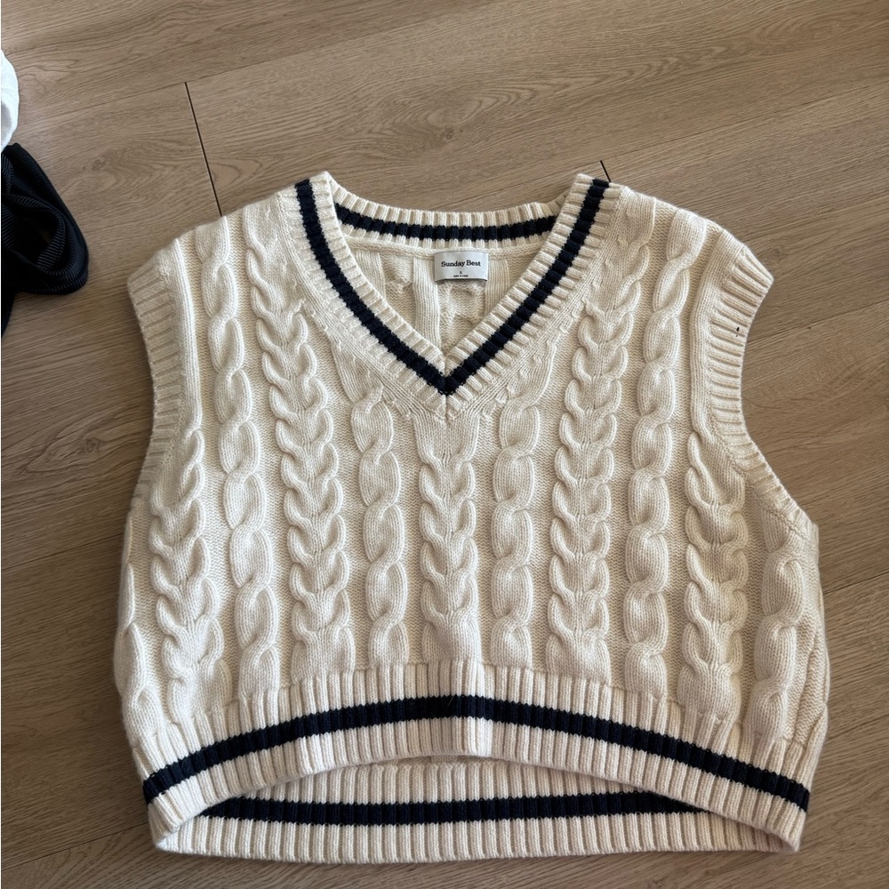 Aritzia Cream and Black Cable Knit Crop Top